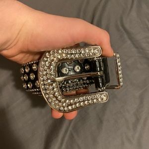 I am selling this bb Simon belt it is a very cool rinestone black and white